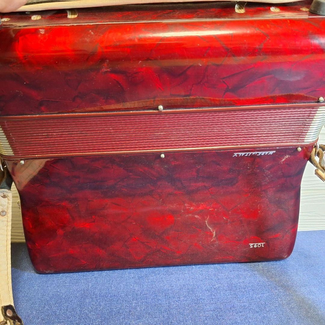 【名門 V.Soprani】イタリア製 アコーディオン 赤 鍵盤楽器 ケース付