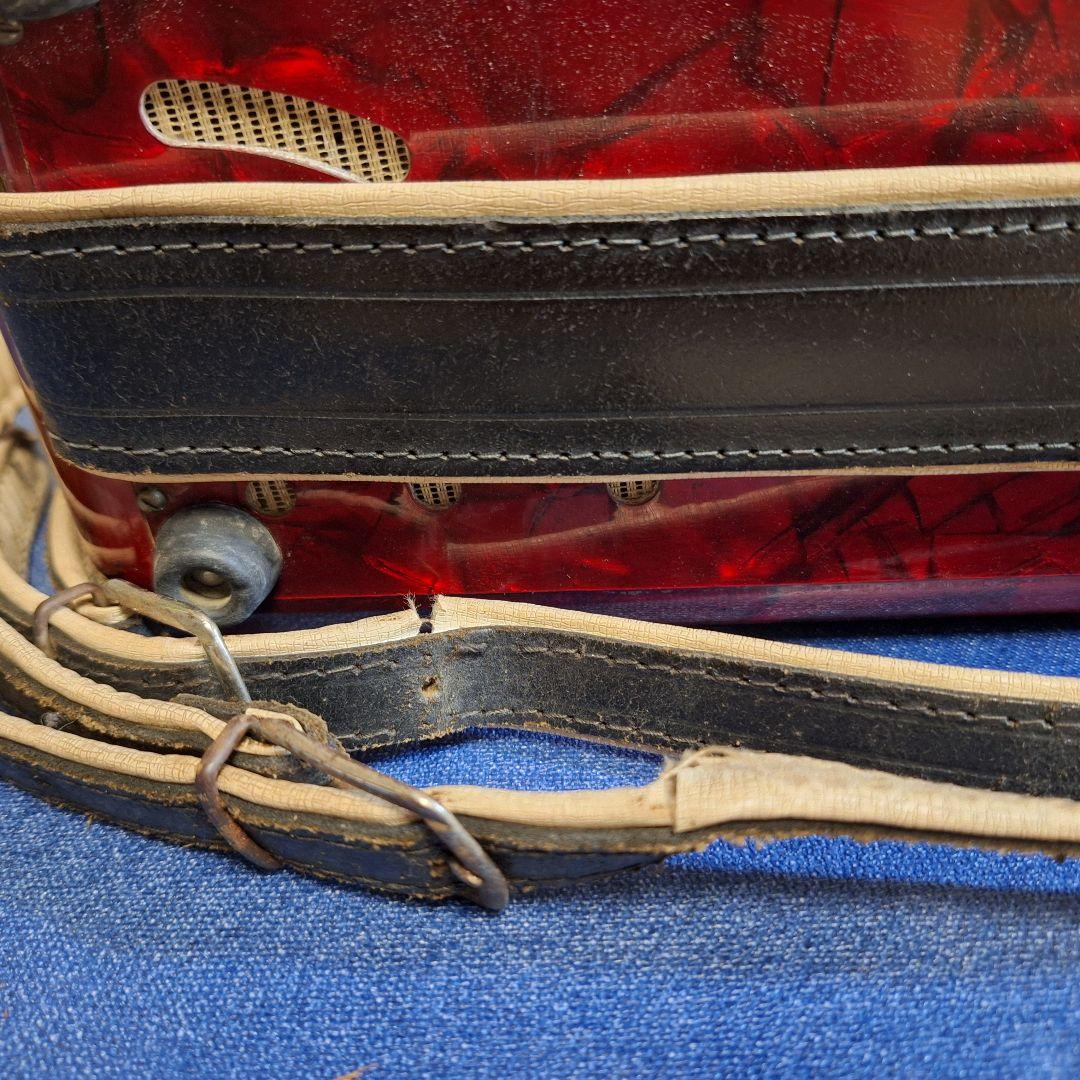 【名門 V.Soprani】イタリア製 アコーディオン 赤 鍵盤楽器 ケース付