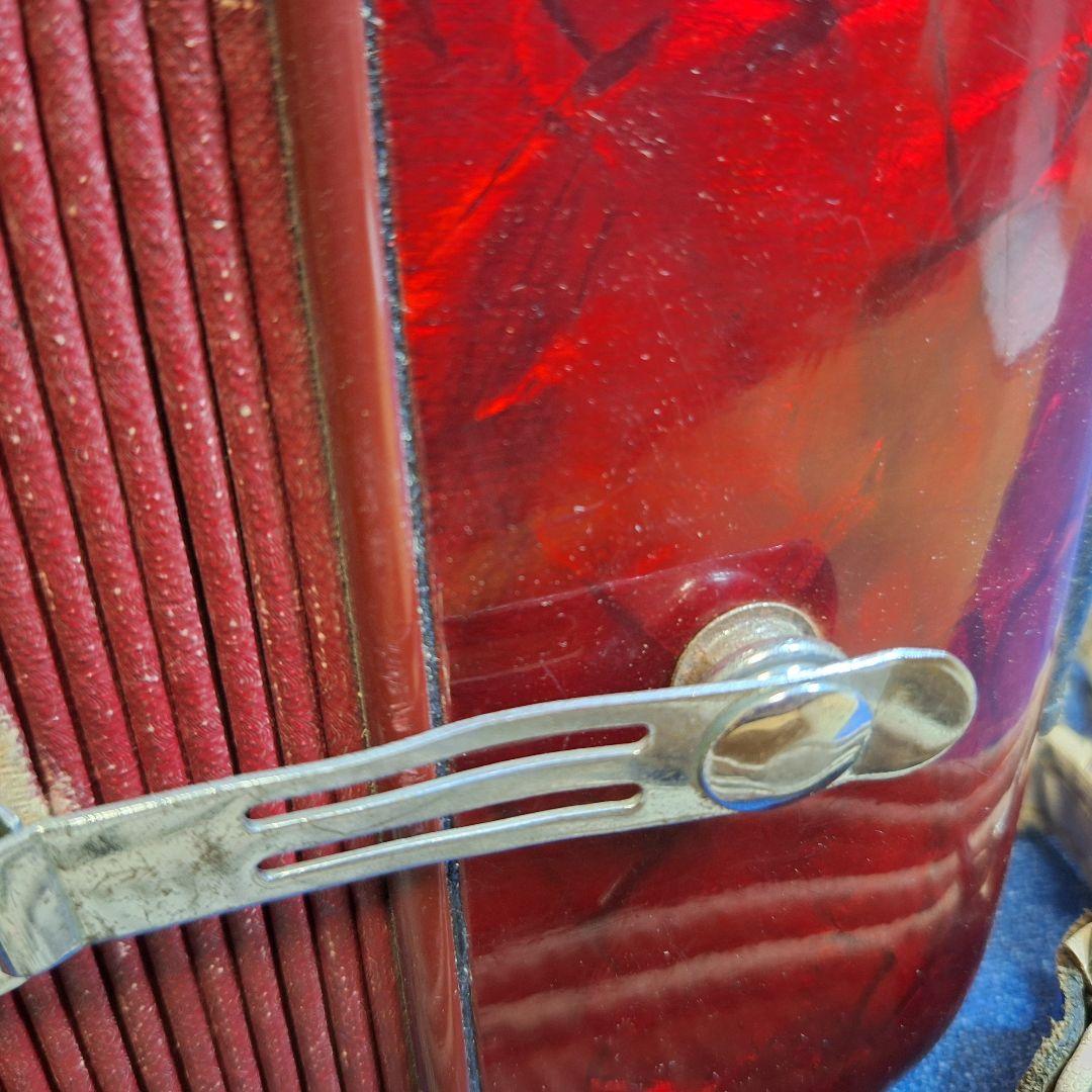 【名門 V.Soprani】イタリア製 アコーディオン 赤 鍵盤楽器 ケース付