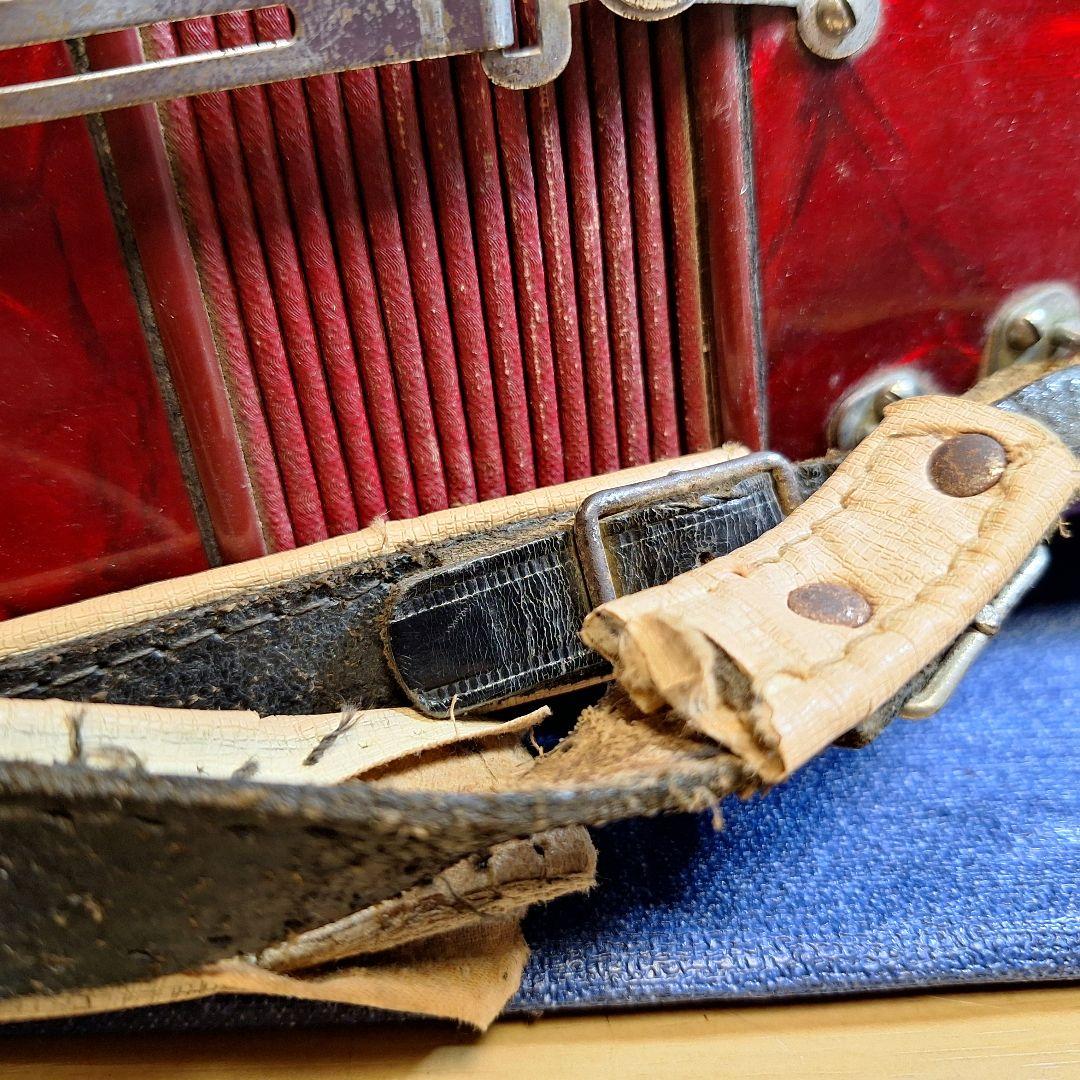 【名門 V.Soprani】イタリア製 アコーディオン 赤 鍵盤楽器 ケース付