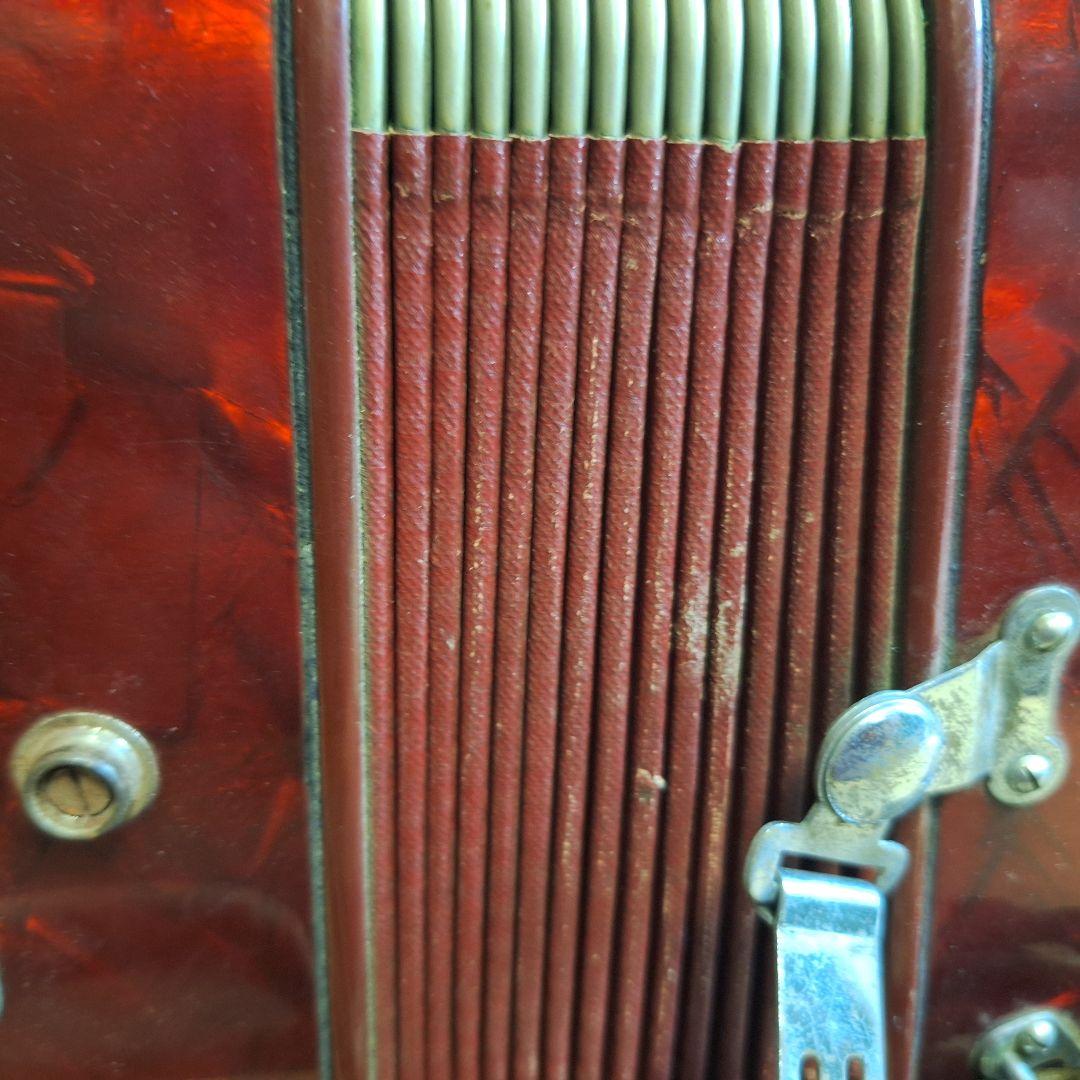 【名門 V.Soprani】イタリア製 アコーディオン 赤 鍵盤楽器 ケース付