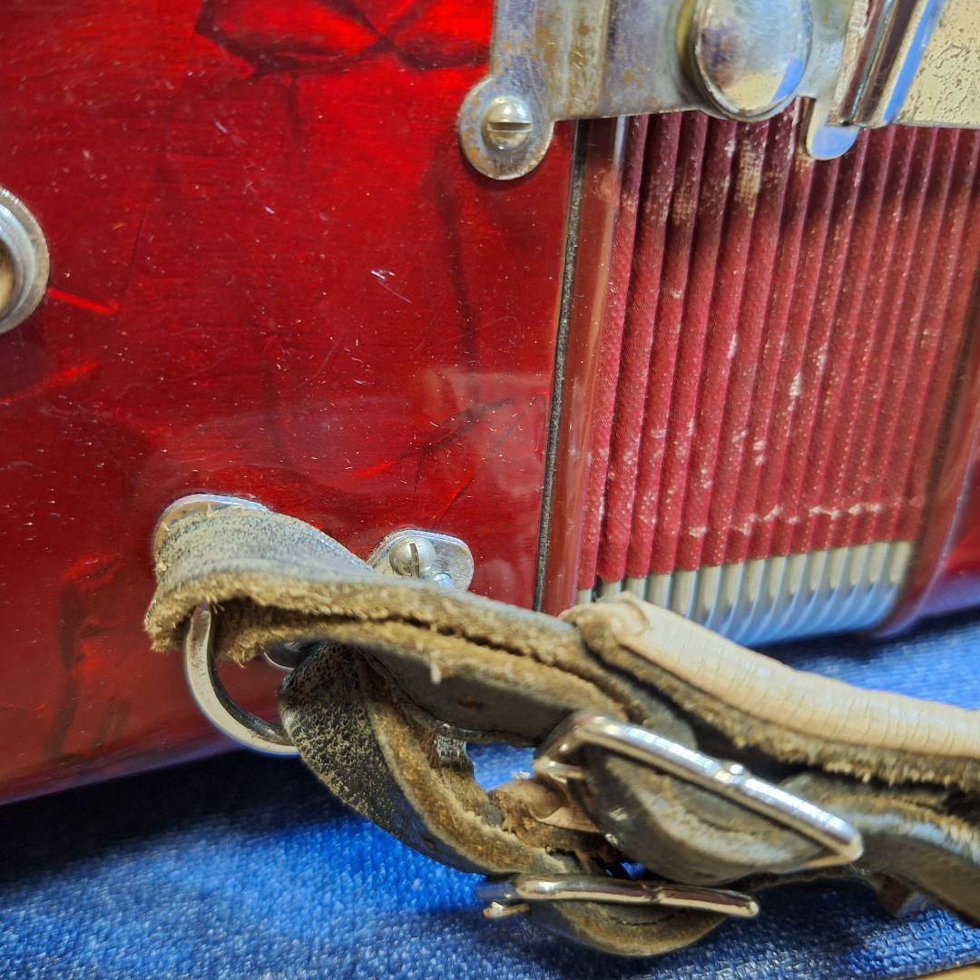 【名門 V.Soprani】イタリア製 アコーディオン 赤 鍵盤楽器 ケース付