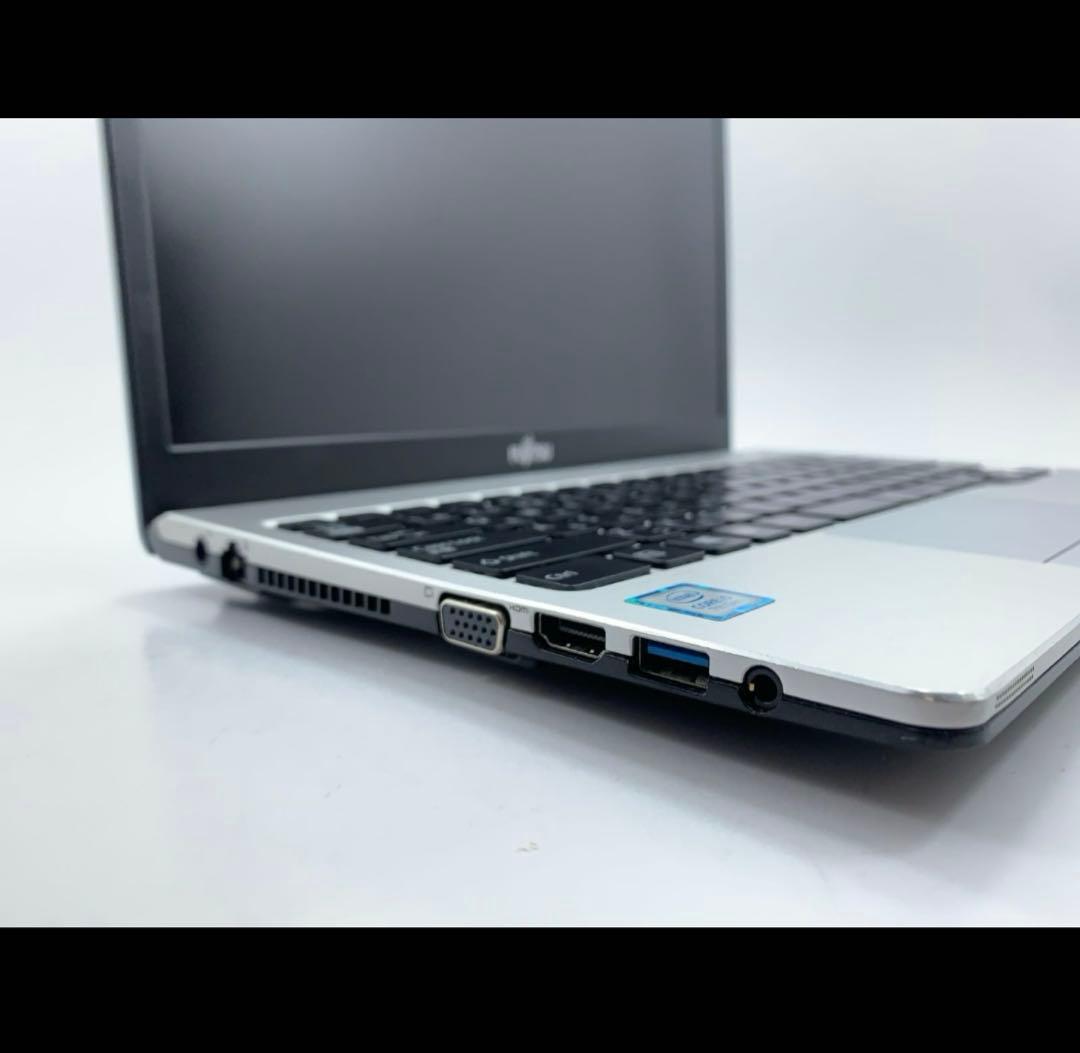 ノートパソコン　電子機器