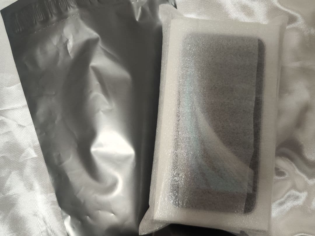 テ*屋様 iPhone SE2 64GB