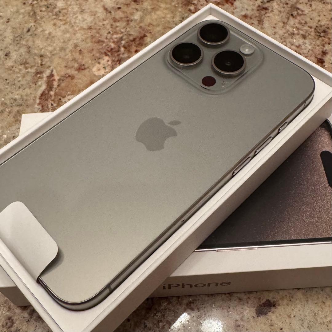 iPhone 15 Pro 256GB ナチュラルチタニウム