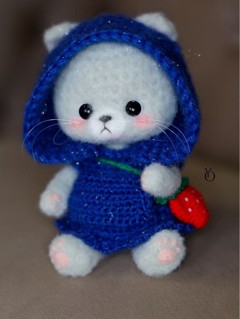 ビロードの猫ちゃん フーディ フード イチゴ