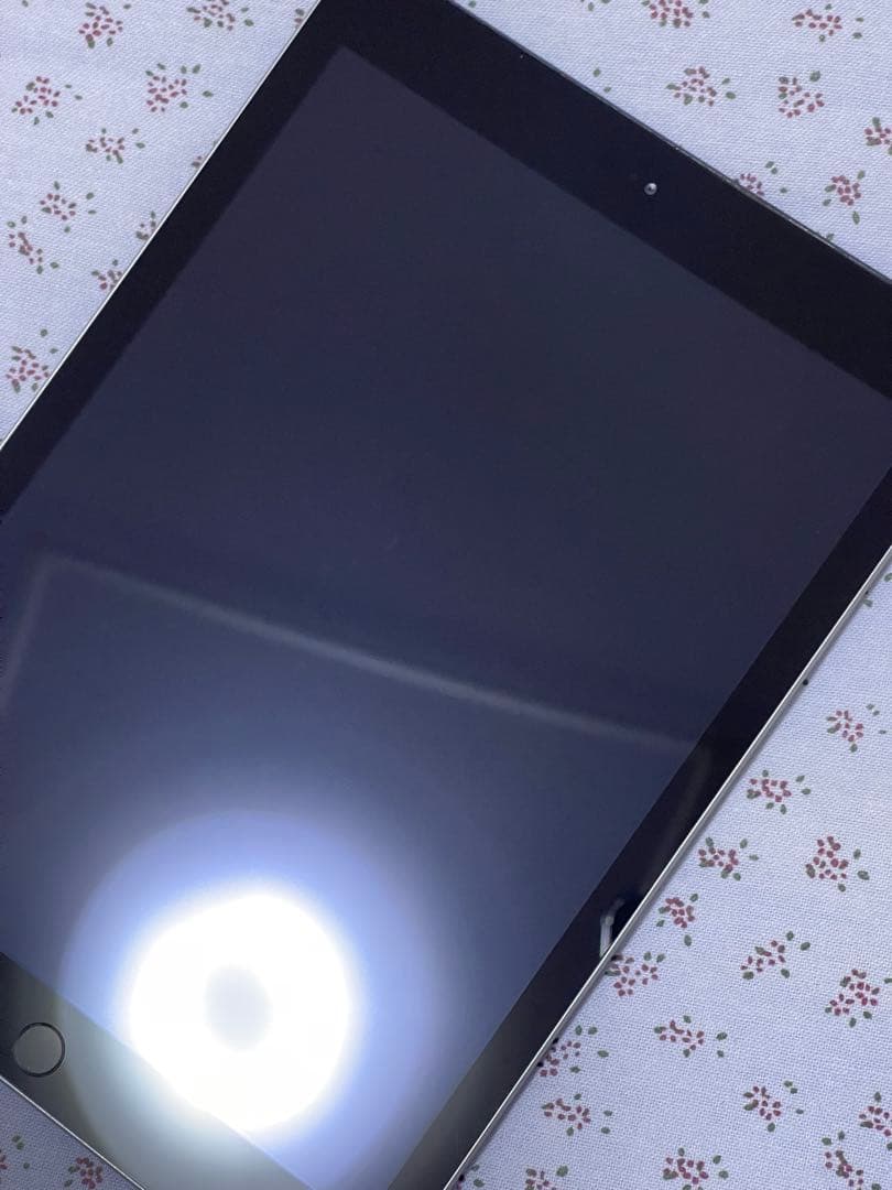 iPad 9.7 インチ (第5世代) 128GB WiFi + セルラー