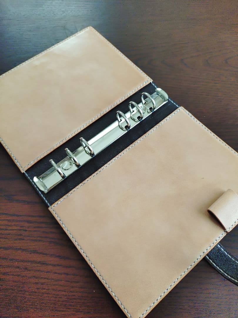 桜のシステム手帳　バイブルサイズ　レザーカービング