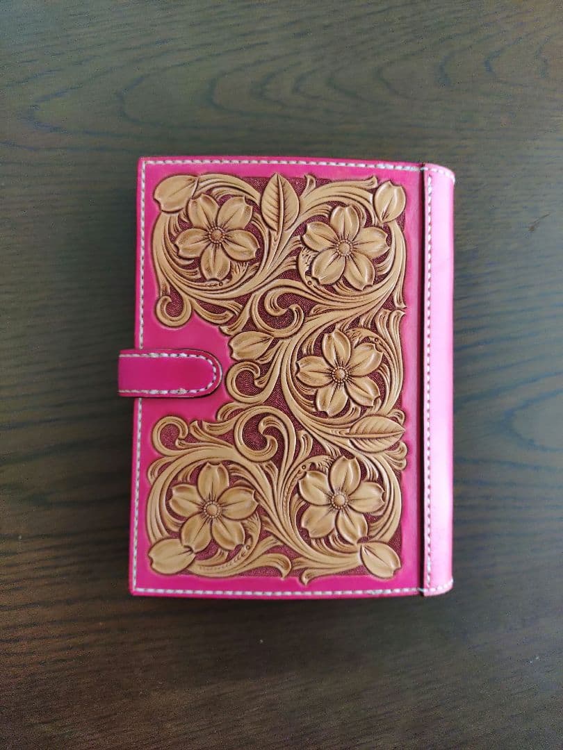 桜のシステム手帳　バイブルサイズ　レザーカービング