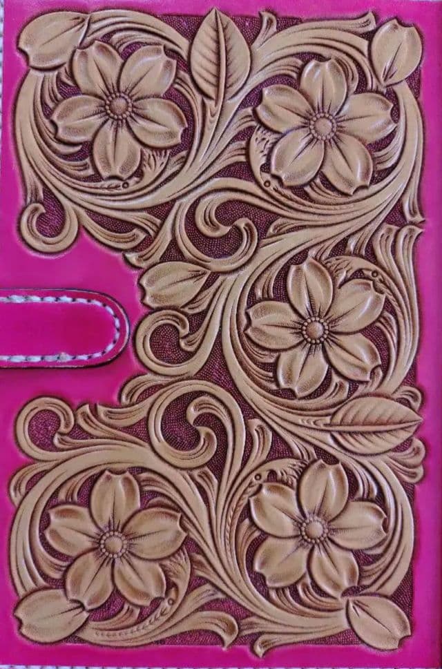 桜のシステム手帳　バイブルサイズ　レザーカービング