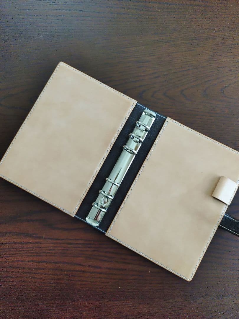 桜のシステム手帳　バイブルサイズ　レザーカービング