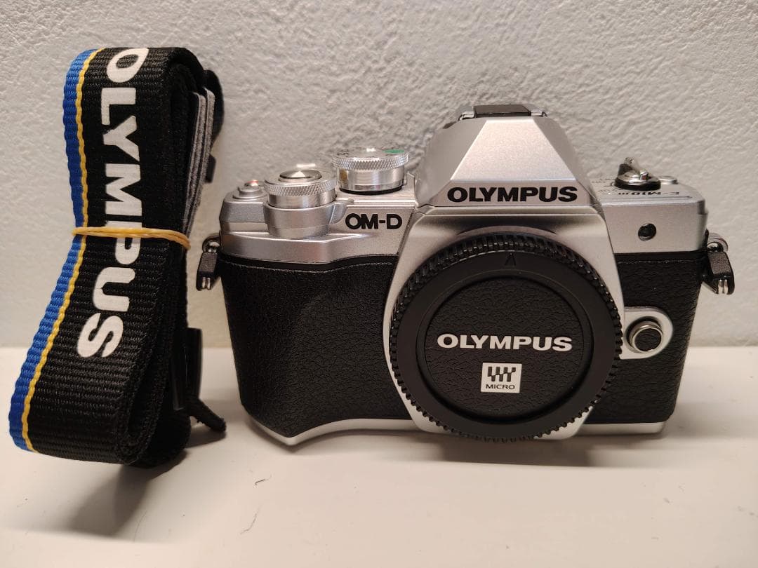 【値下げ】OLYMPUS E-M10 Mark III レンズ3本+おまけ付