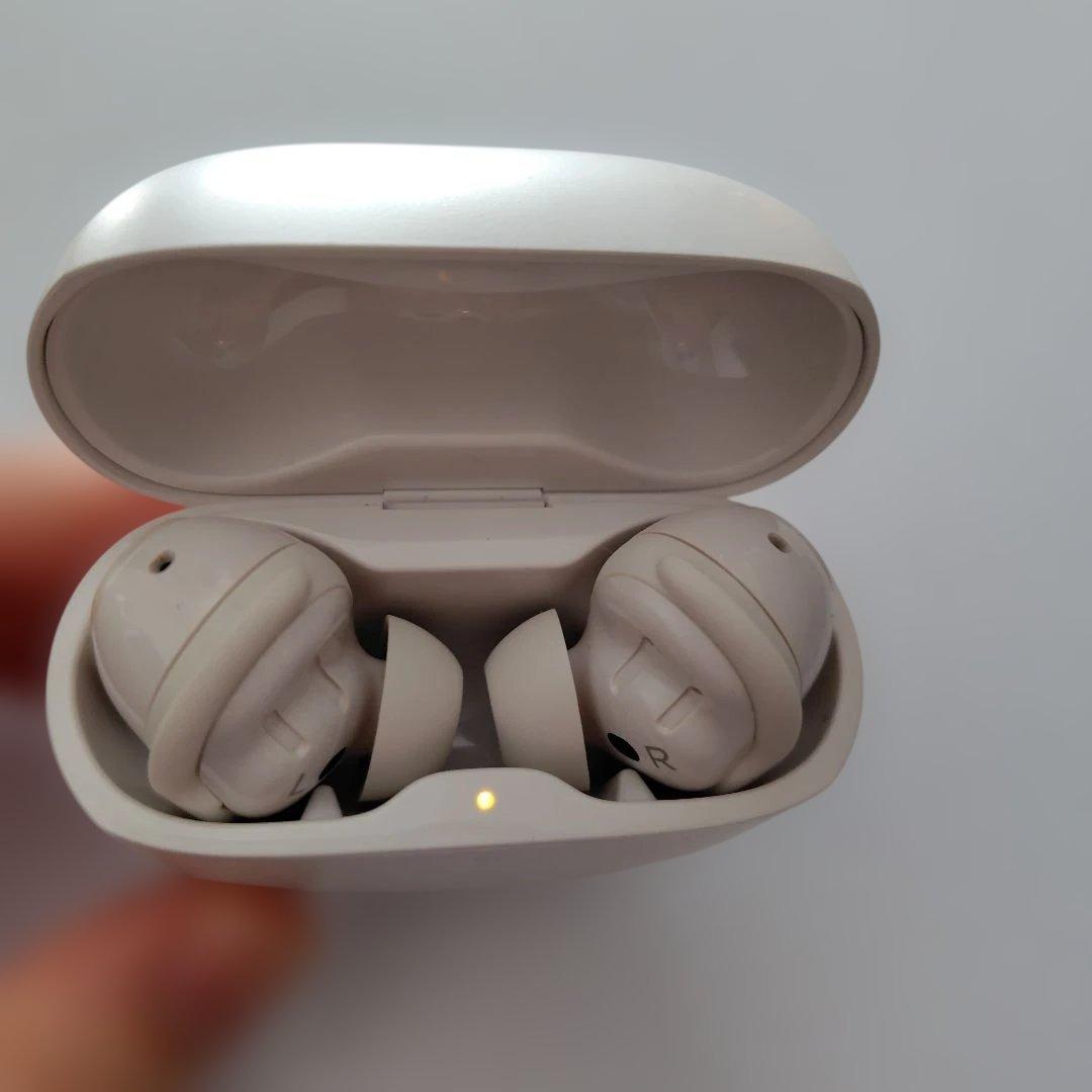 BOSE ワイヤレスイヤホン ホワイト 充電ケース付き