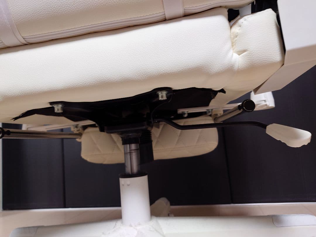 【送料込み】ゲーミングチェア リクライニング オールホワイト　カバー付き！美品