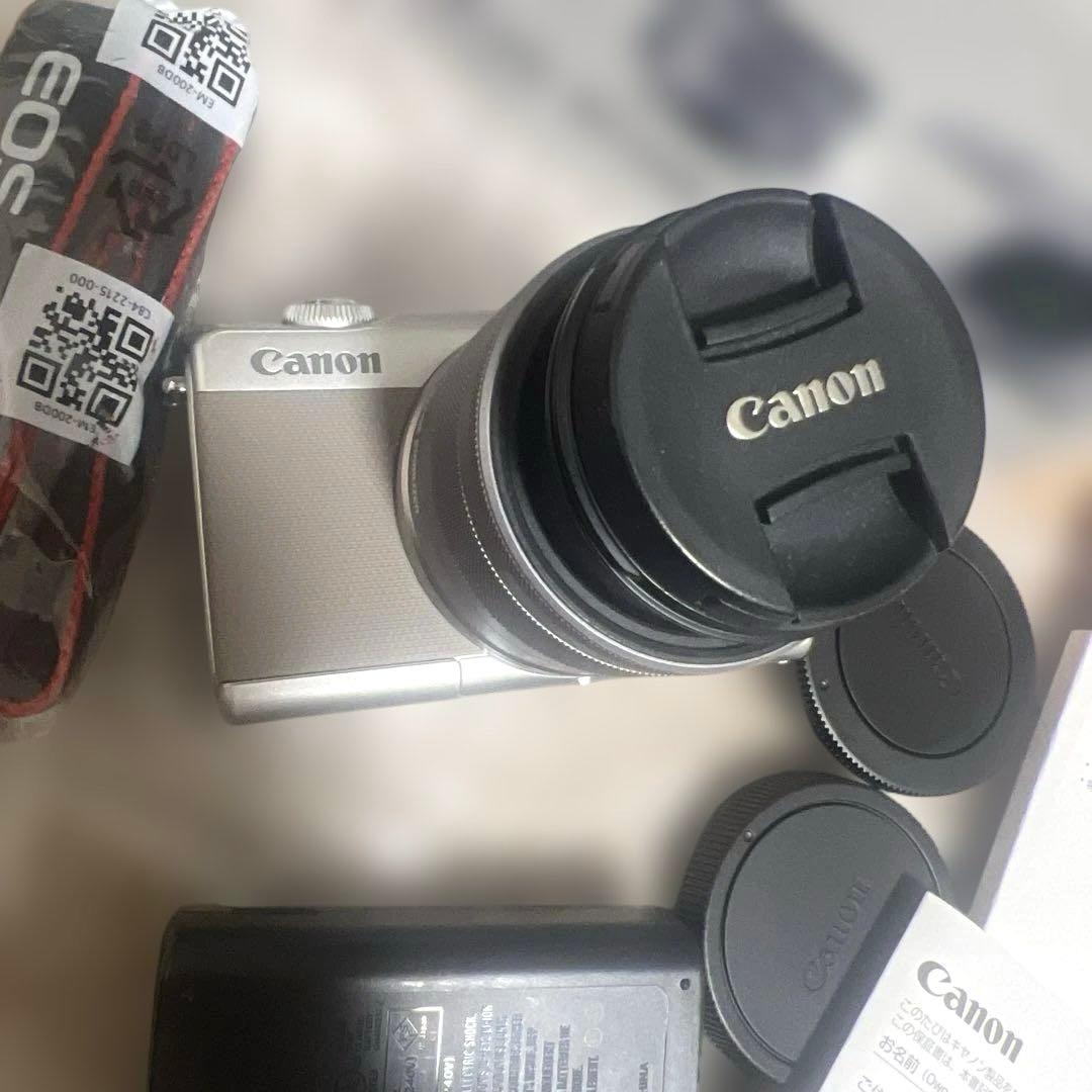 Canon キャノン　EOS M100 カメラ