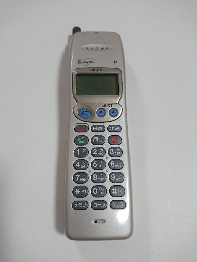 【平成レトロ】ドコモガラケー ドコモP101 シャンパンゴールド 予備パーツ付き