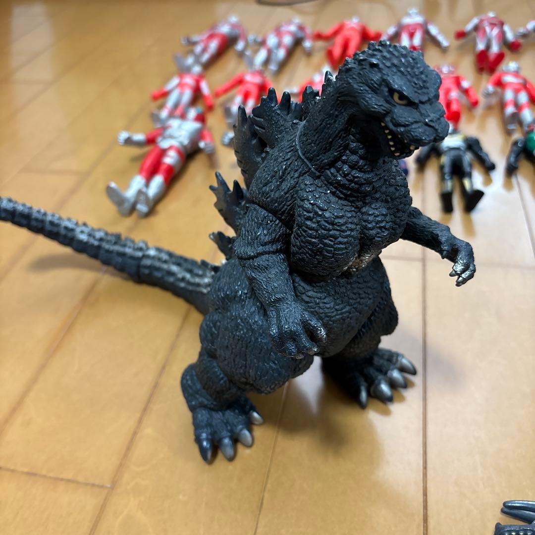 ウルトラマン　仮面ライダー　怪獣　ゴジラ　ソフビフィギュア　35体セット