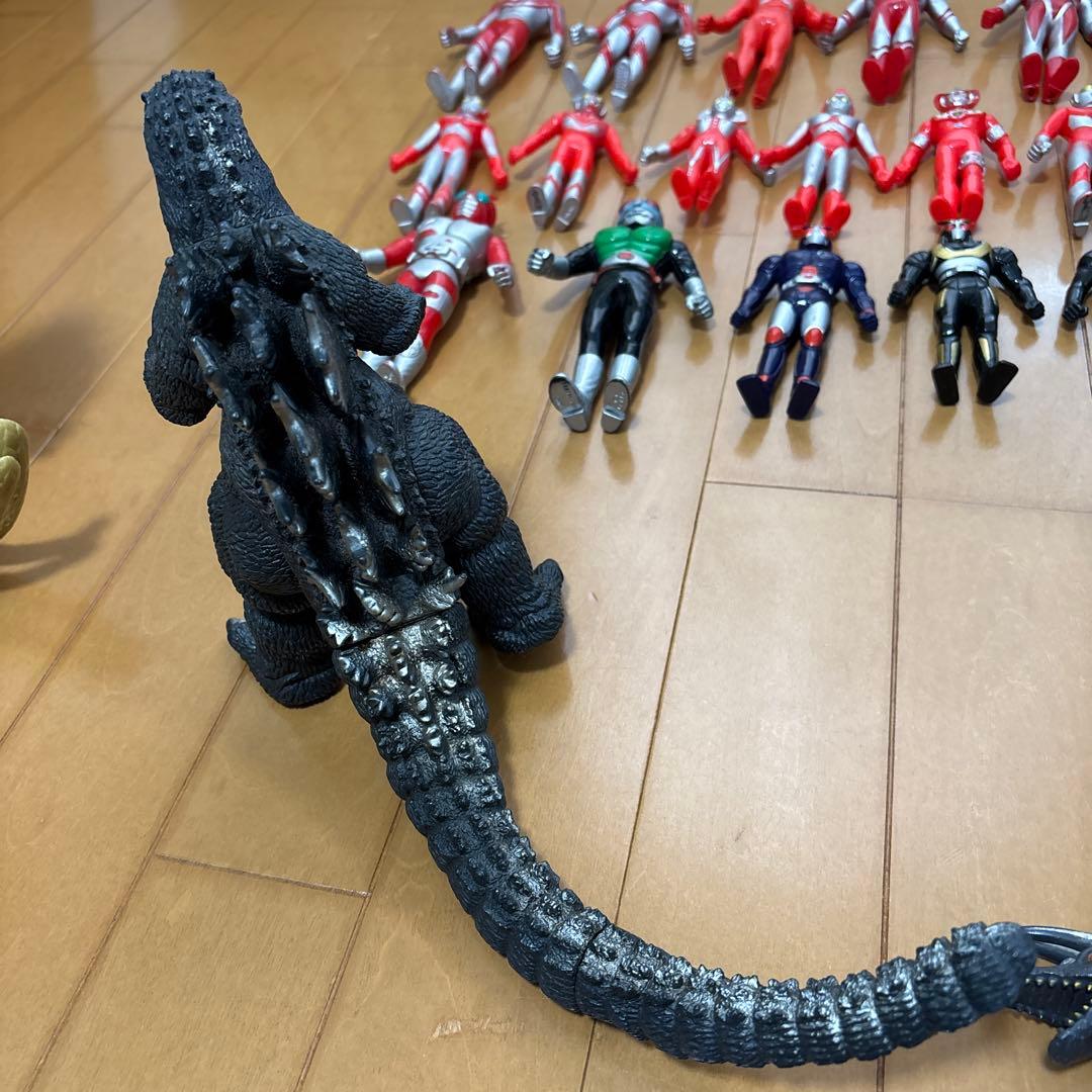 ウルトラマン　仮面ライダー　怪獣　ゴジラ　ソフビフィギュア　35体セット