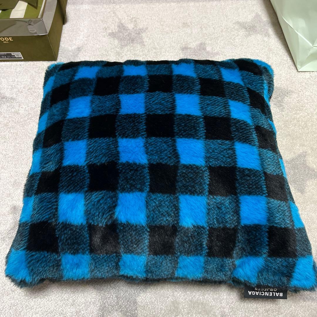 BALENCIAGA チェック柄クッション