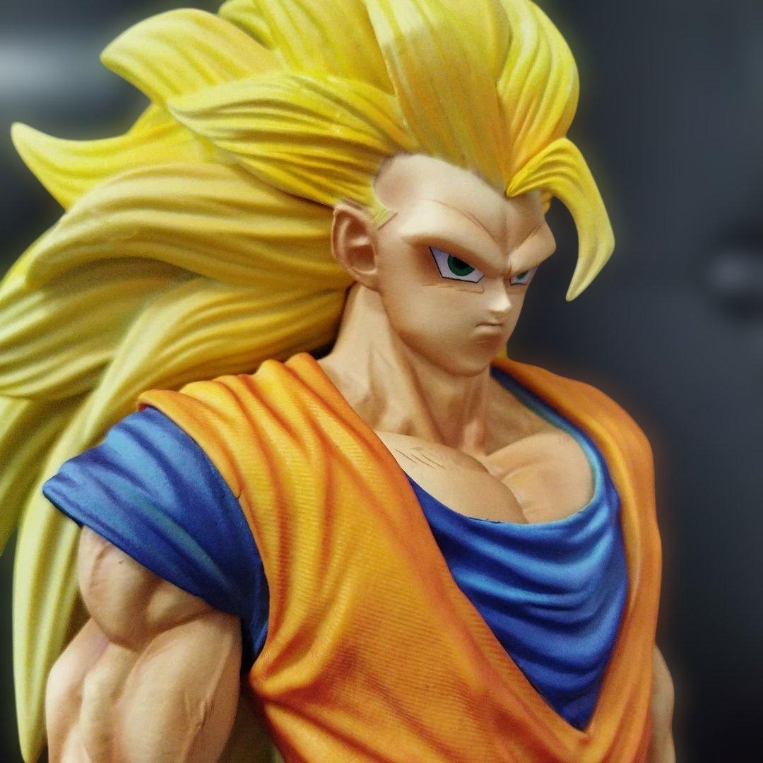 【0303D】超スーパーサイヤ人３　ゴッド スーパーサイヤ人 孫悟空 フィギュア