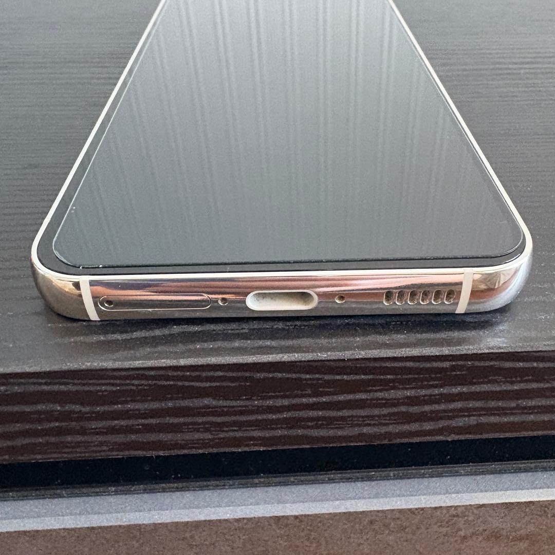 Samsung GALAXY S23 （ドコモSC-51D）クリーム　※オマケ付