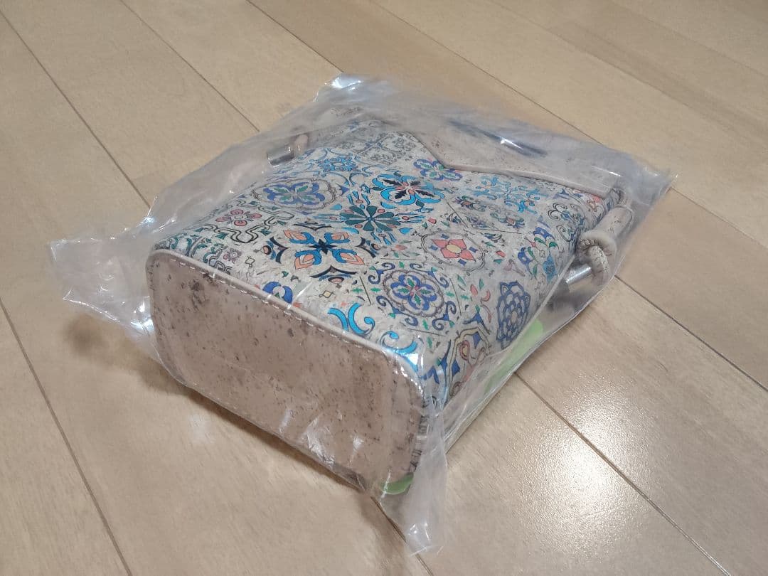 カラフル模様 コルク素材 ハンドバッグ携帯ポーチ　伝統