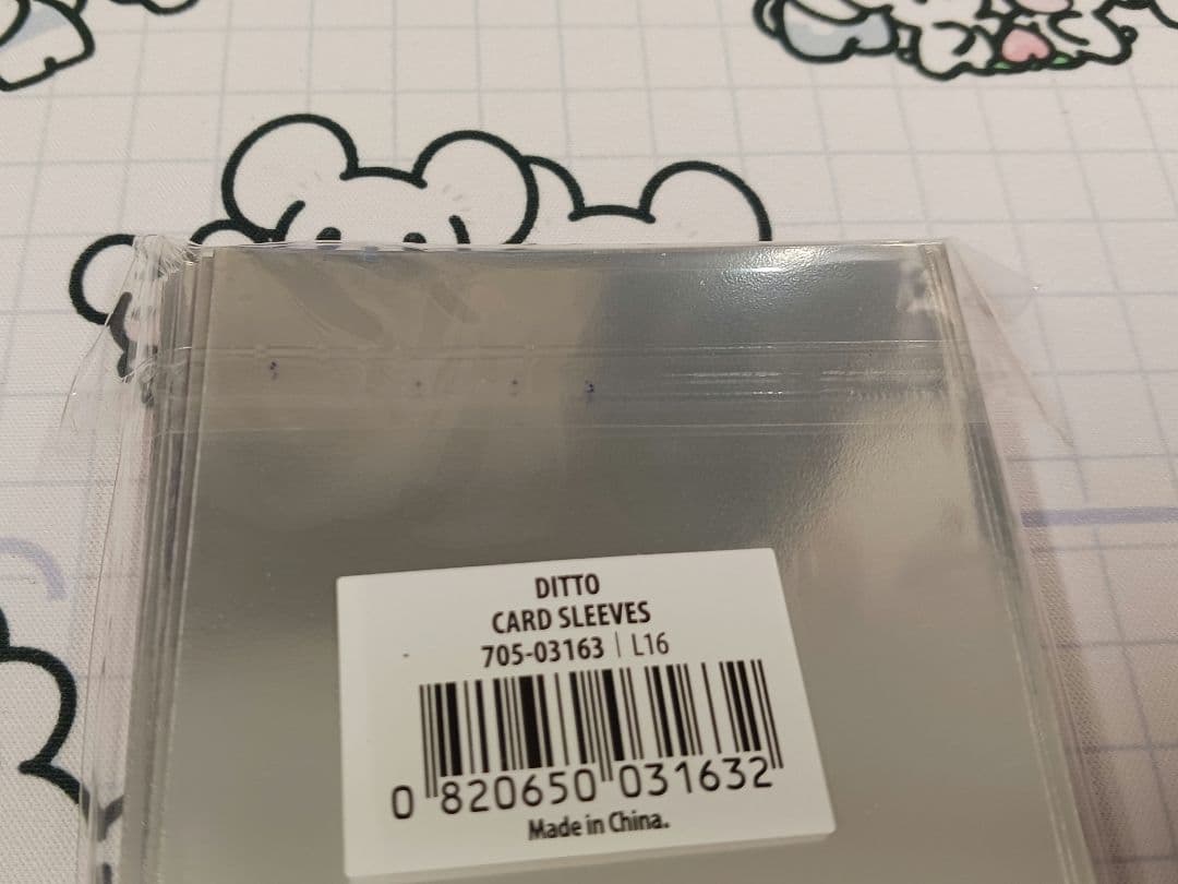 【訳あり】海外 メタモン ライチュウ 65枚入 デッキシールド ポケカ スリーブ