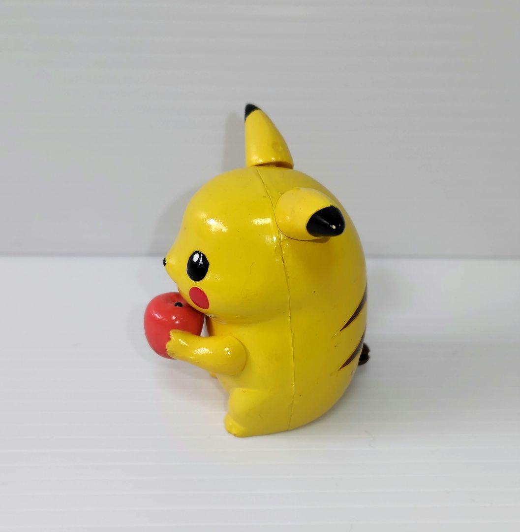 希少！　ポケモン　☆　ピカチュウ　リンゴを持った フィギュア