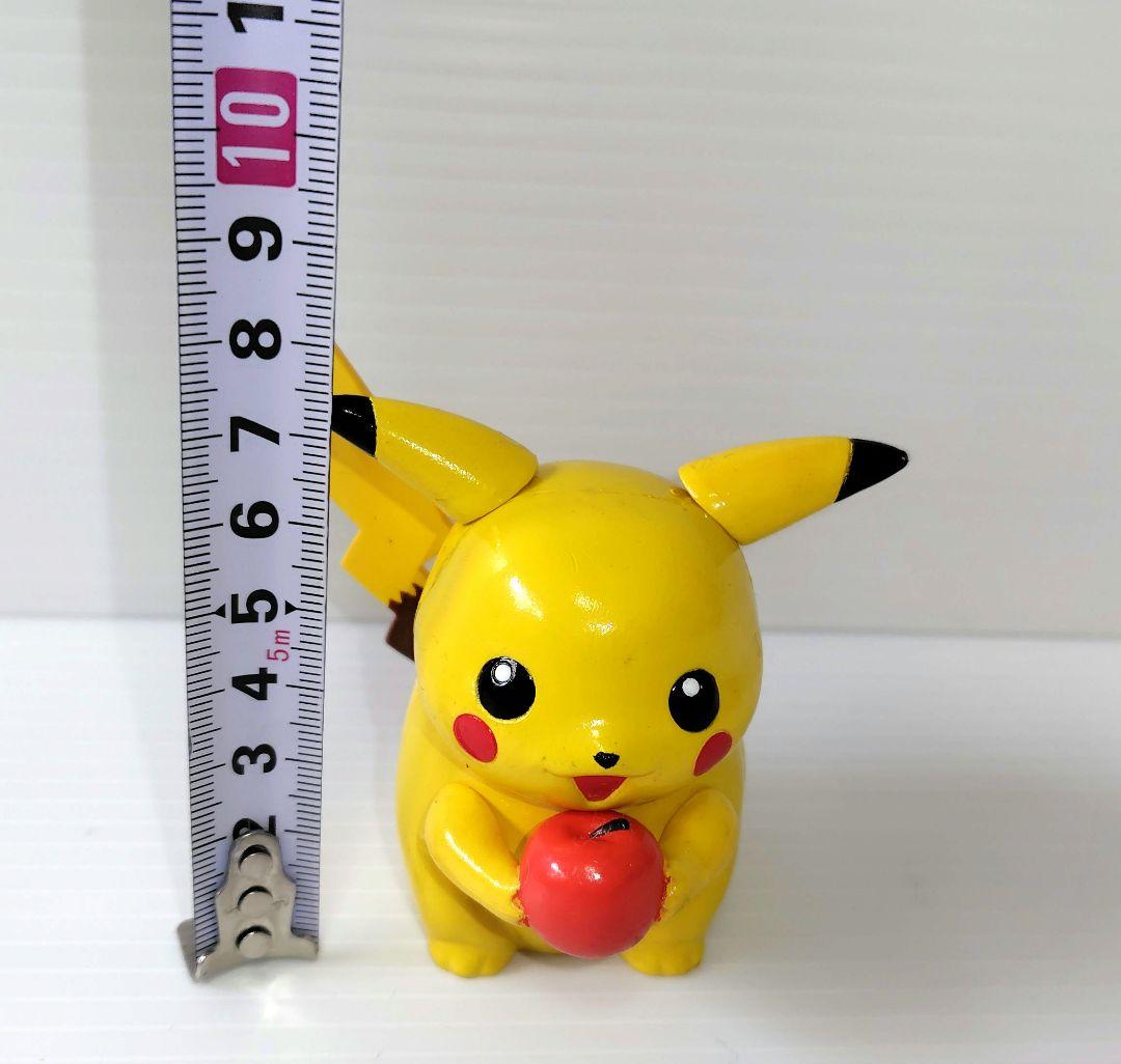 希少！　ポケモン　☆　ピカチュウ　リンゴを持った フィギュア