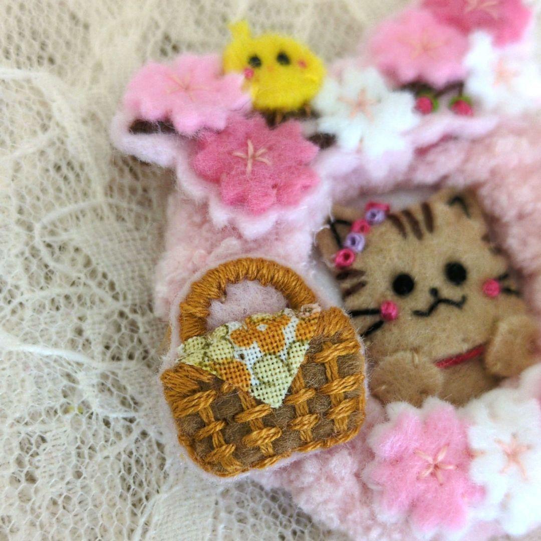 [専用　こり様]くるみボタン 刺繍 ブローチ フェルト ＊仕上げ前、コメント必須