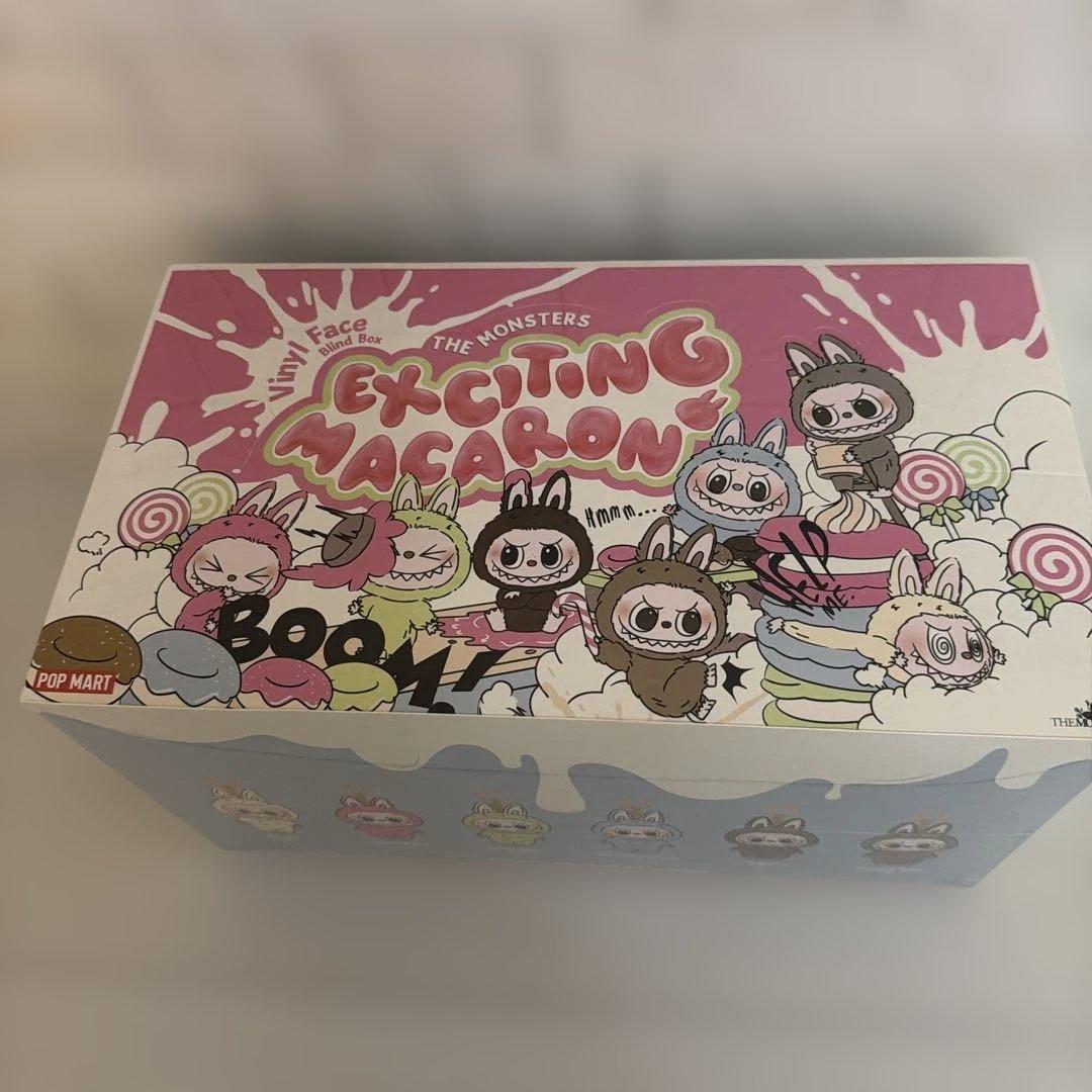 POP MART Exciting Macaron ボックスと、他2点おまけ付き