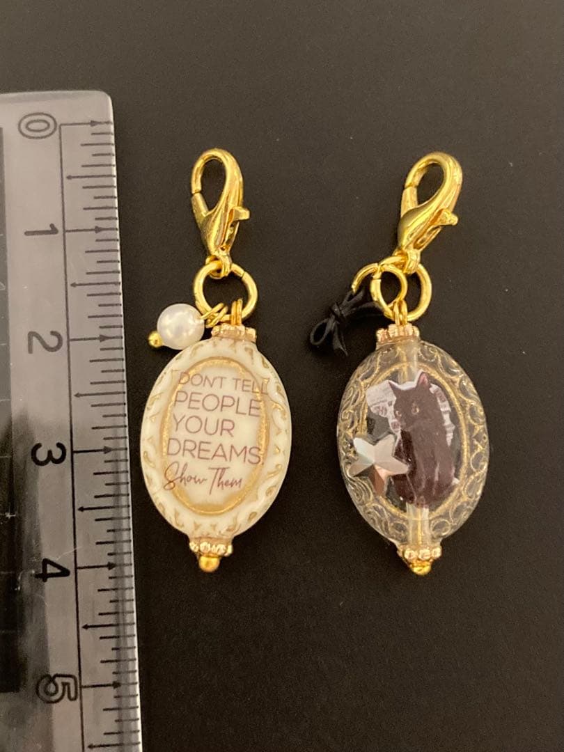 黒猫⁑英字⁑アンティーク風⁑小さめビーズチャームセット⁑2個セット　クロネコ