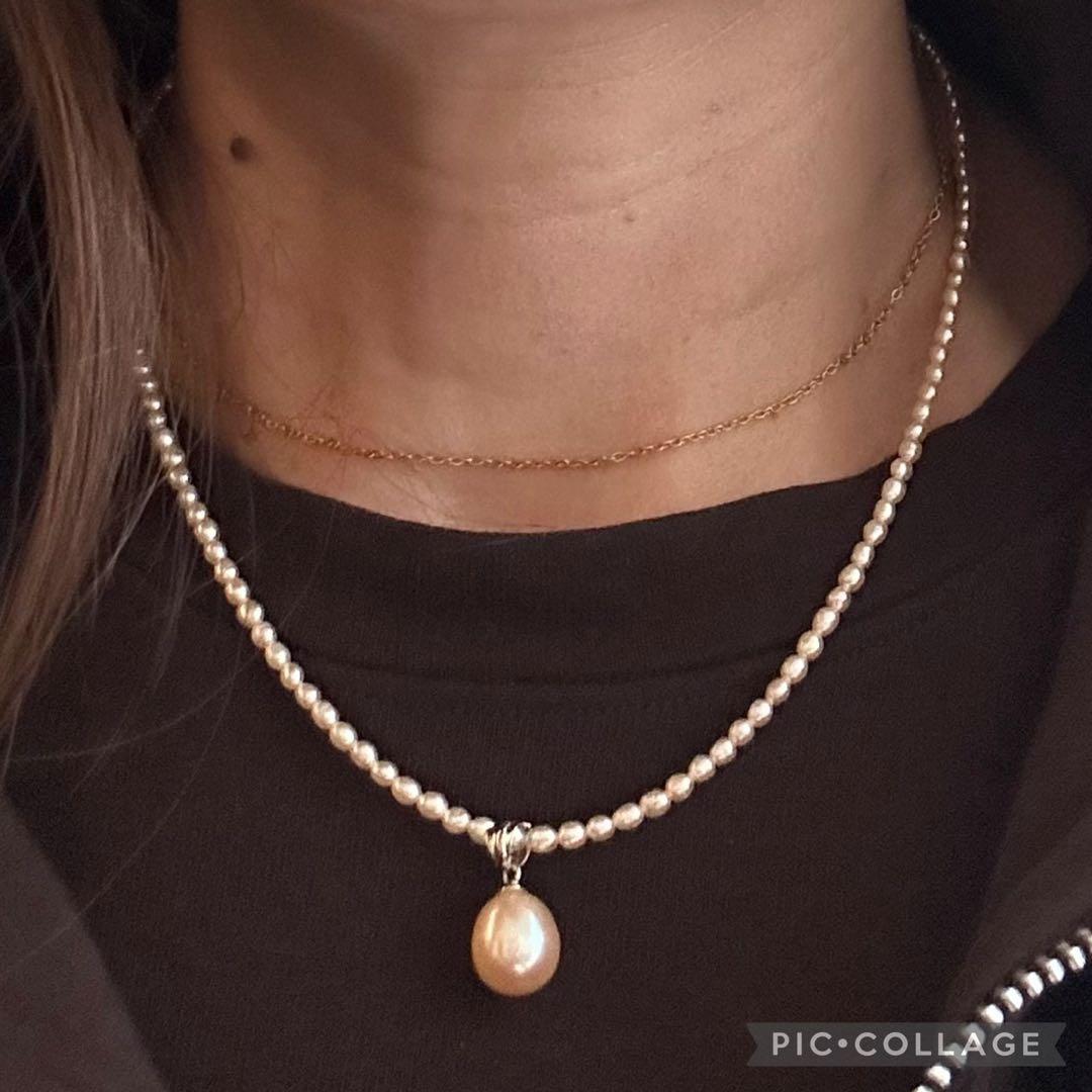 真珠ペンダント付きオレンジ色ライスパールネックレス