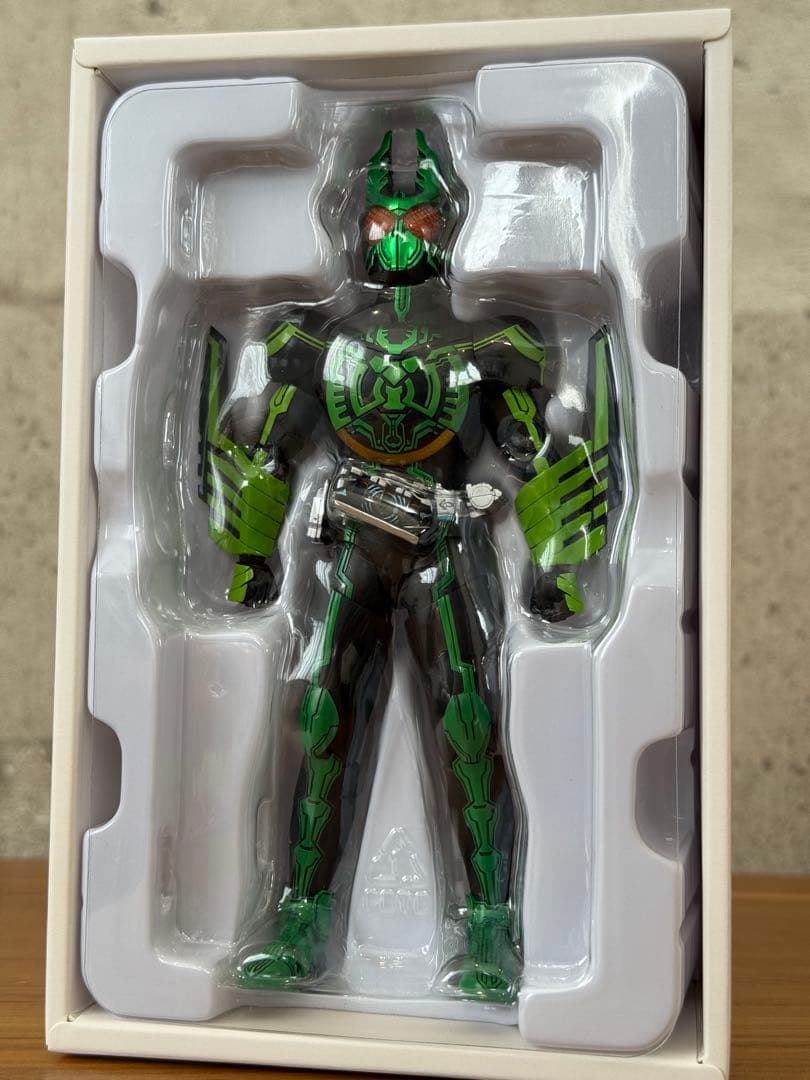 S.H.フィギュアーツ　真骨彫製法　仮面ライダーオーズ　ガタキリバコンボ