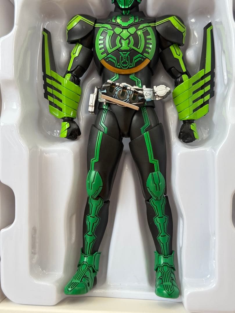 S.H.フィギュアーツ　真骨彫製法　仮面ライダーオーズ　ガタキリバコンボ