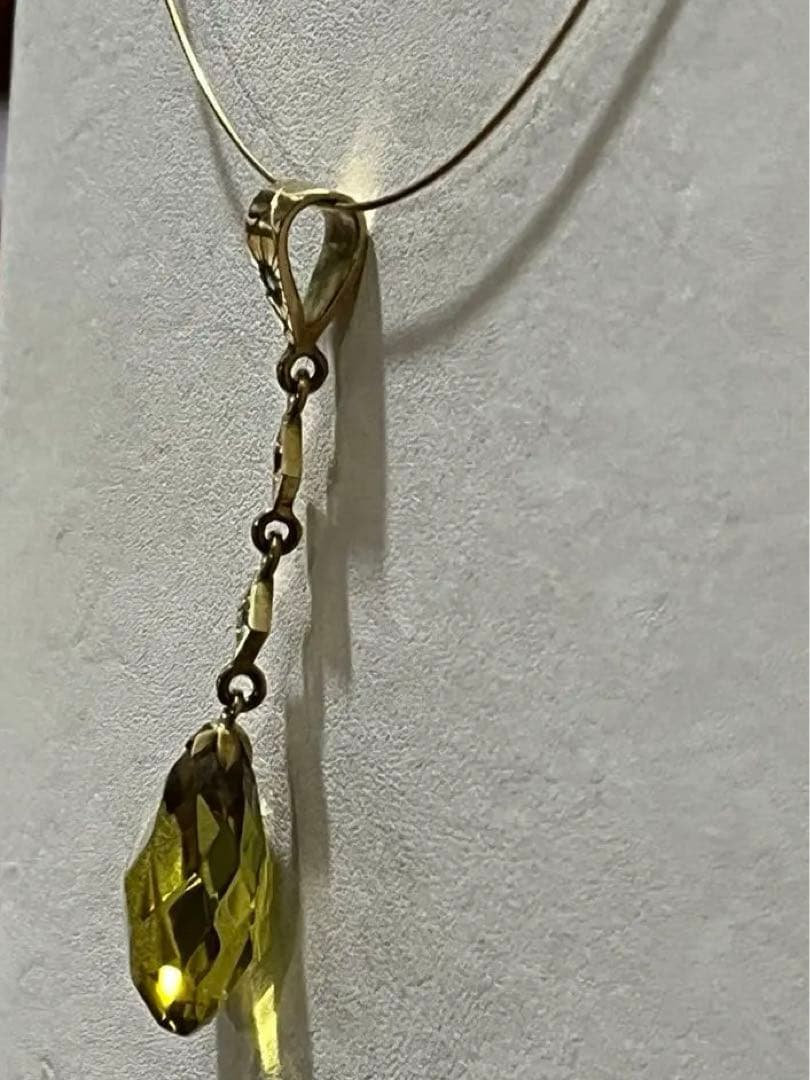 Ｋ１８大粒天然石グリーンアンバー（琥珀）ペンダントトップ&大粒イアリングセット