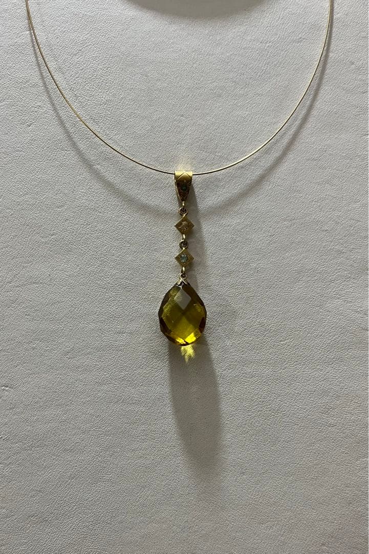 Ｋ１８大粒天然石グリーンアンバー（琥珀）ペンダントトップ&大粒イアリングセット