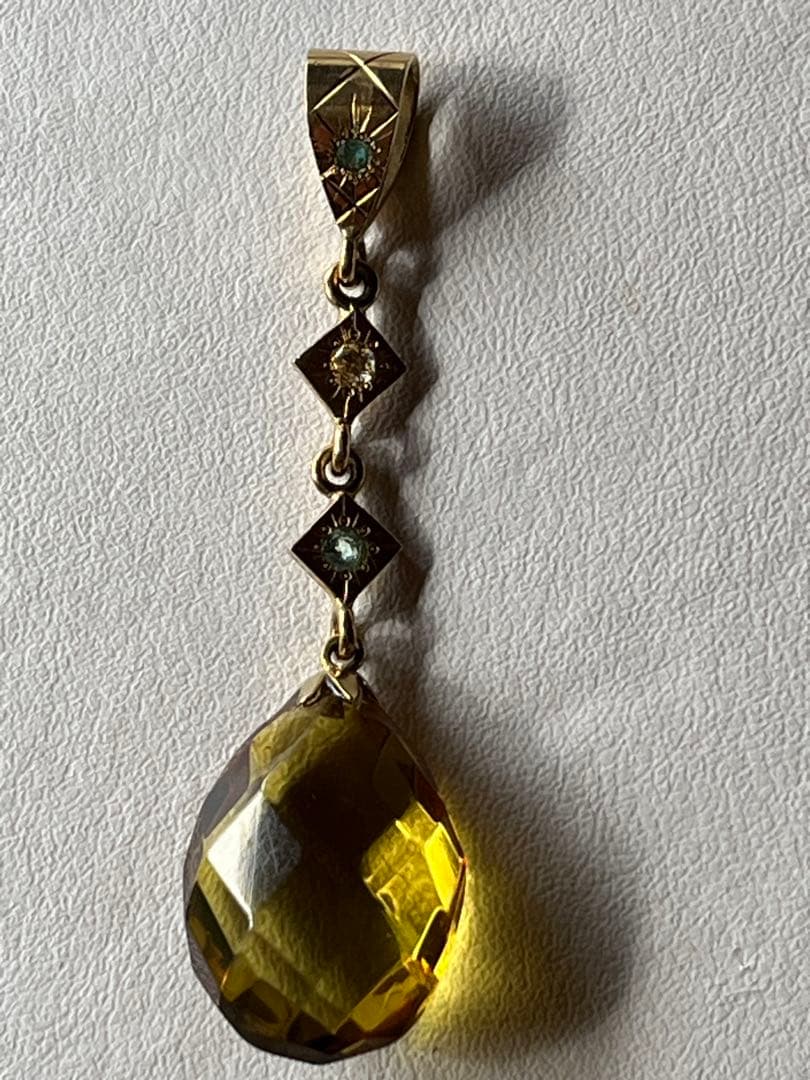 Ｋ１８大粒天然石グリーンアンバー（琥珀）ペンダントトップ&大粒イアリングセット