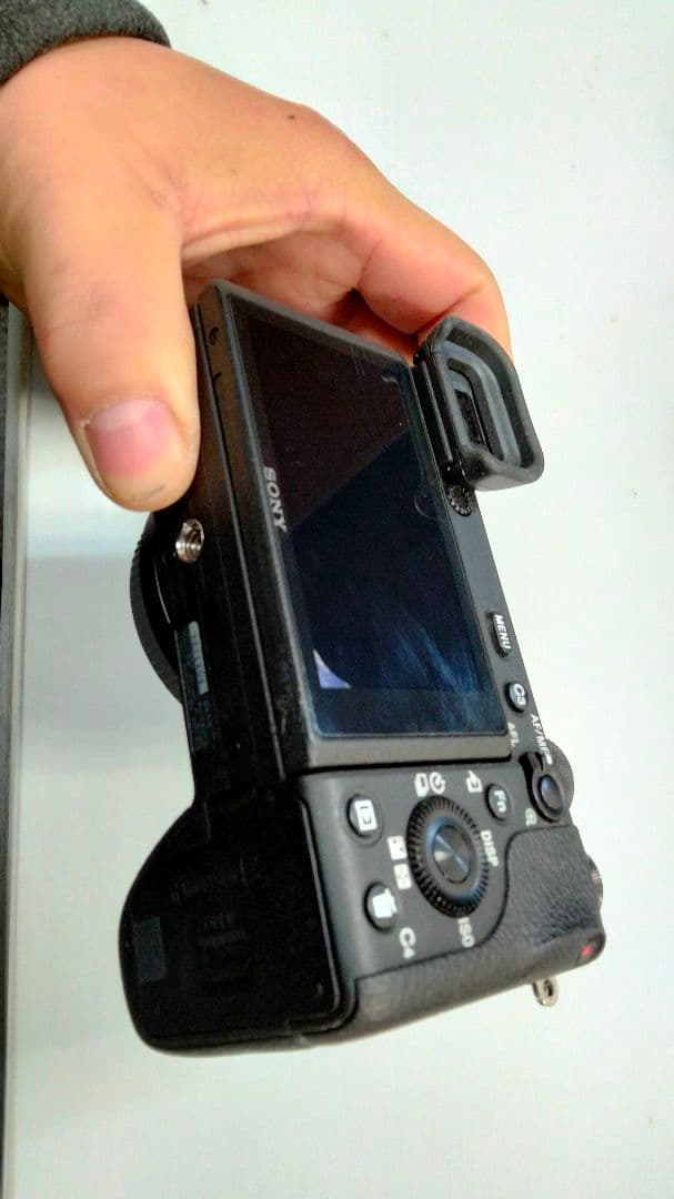 SONY α6600 ミラーレスカメラ 本体とストラップ　写真6枚目右下注意