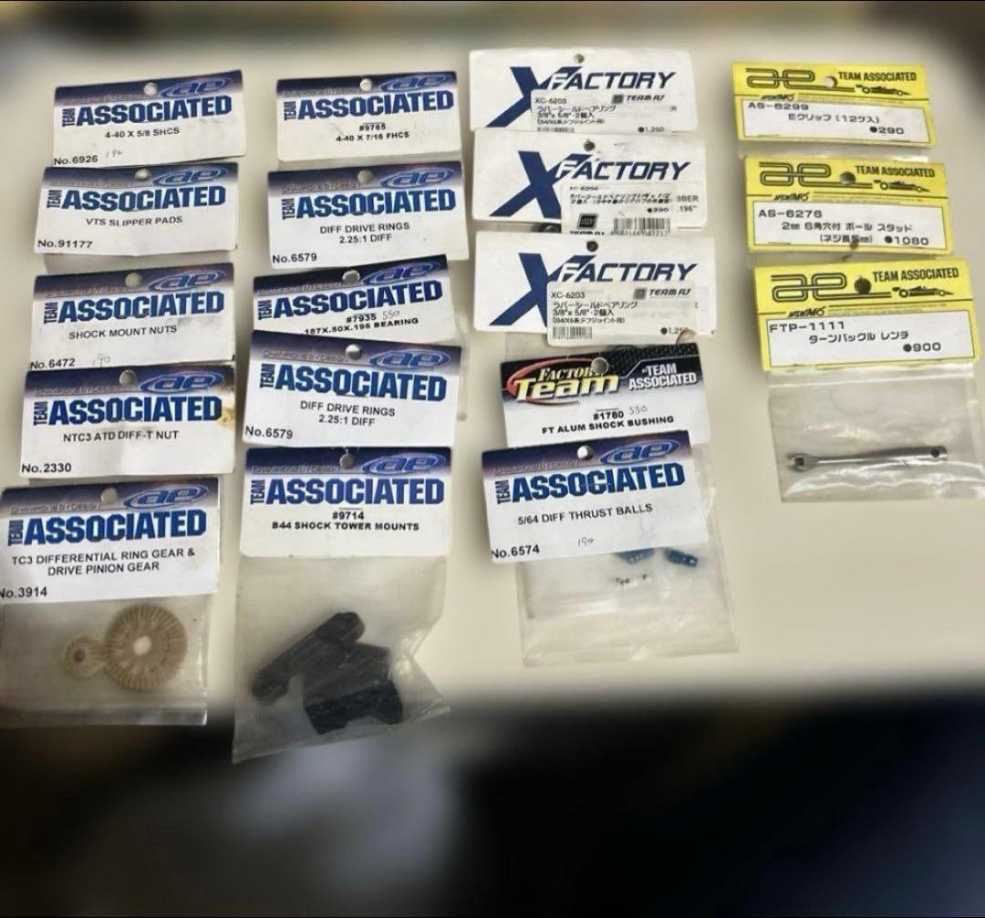 TeamAssociated B44.3 Team 1/10 RCカー 車体付き