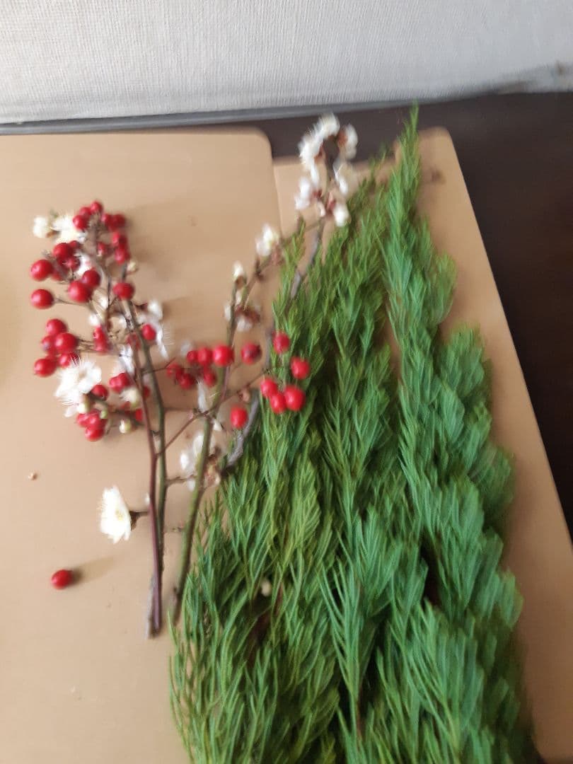 値下げ7,600円　未使用　山中塗3点セット　重箱、銘々皿、白磁の皿3枚、おまけ