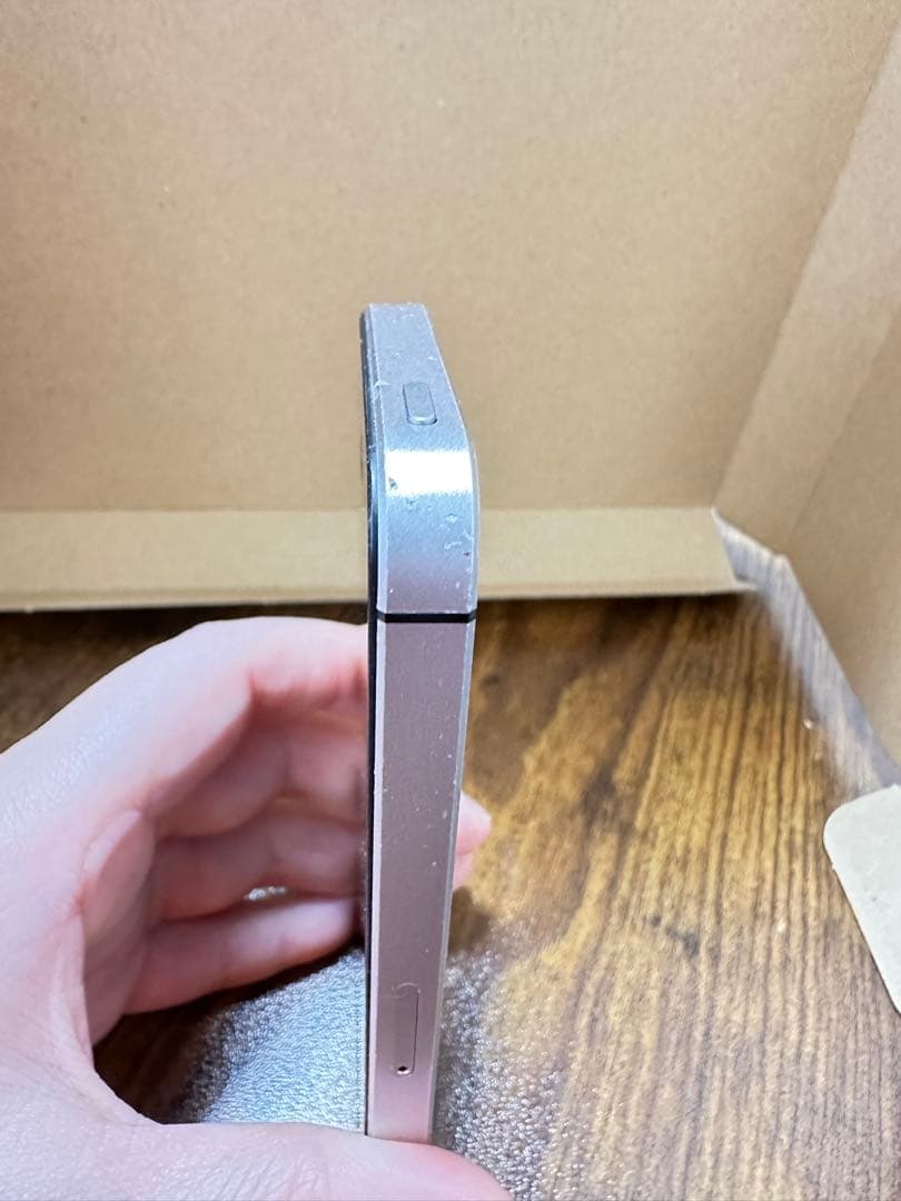 iPhone SE バッテリー86% 64GB SIMフリー