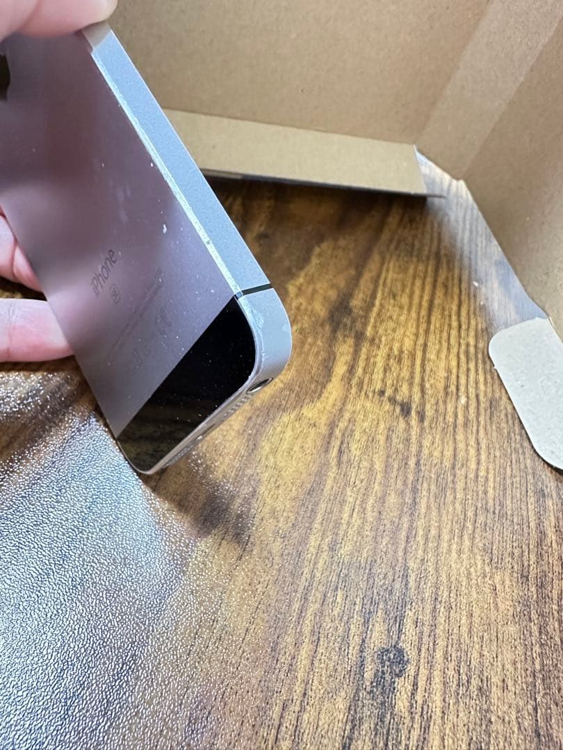 iPhone SE バッテリー86% 64GB SIMフリー