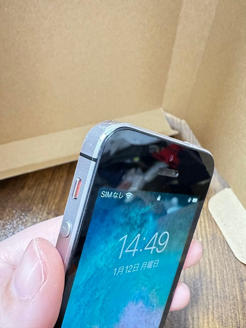 iPhone SE バッテリー86% 64GB SIMフリー