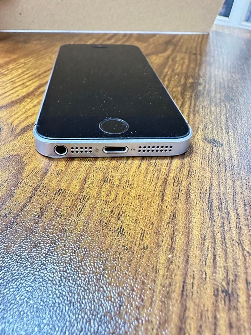 iPhone SE バッテリー86% 64GB SIMフリー