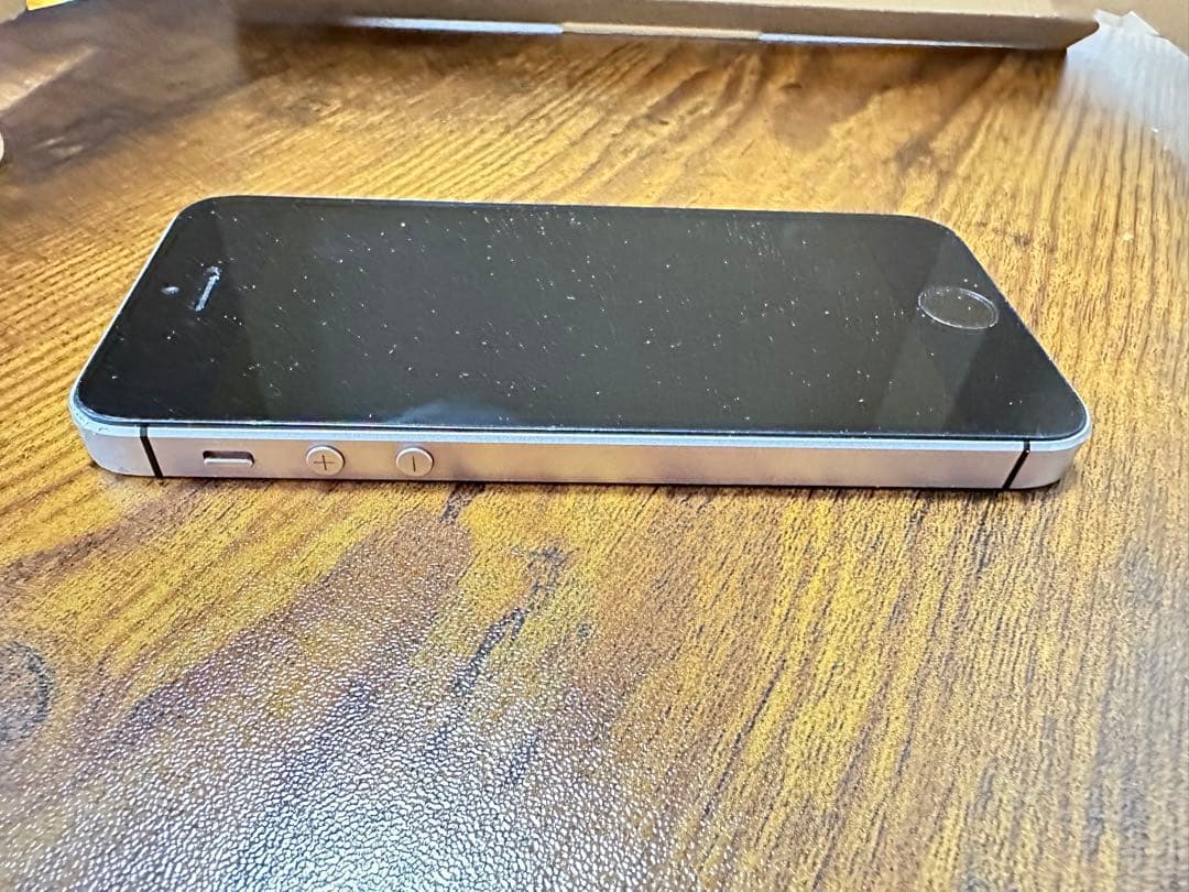 iPhone SE バッテリー86% 64GB SIMフリー