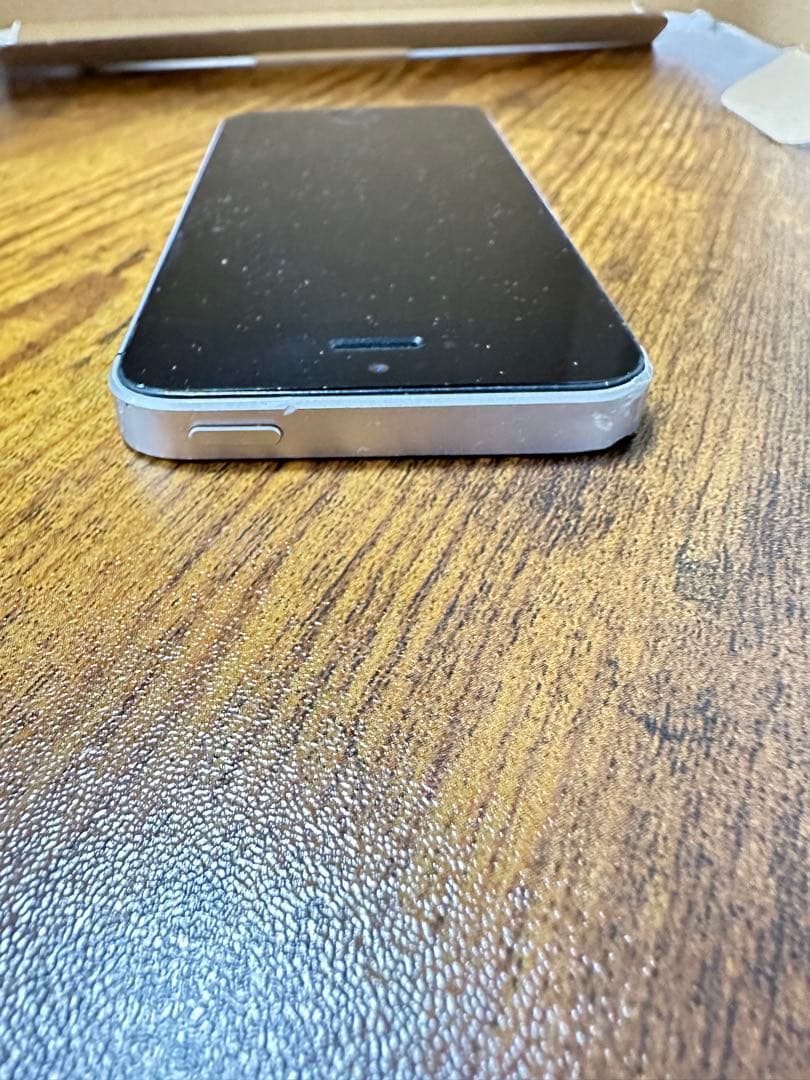 iPhone SE バッテリー86% 64GB SIMフリー