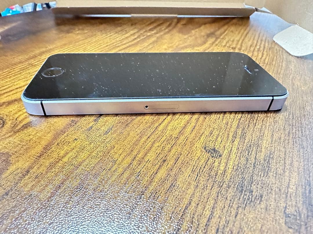 iPhone SE バッテリー86% 64GB SIMフリー