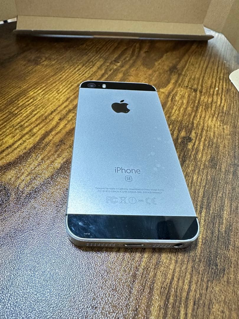 iPhone SE バッテリー86% 64GB SIMフリー