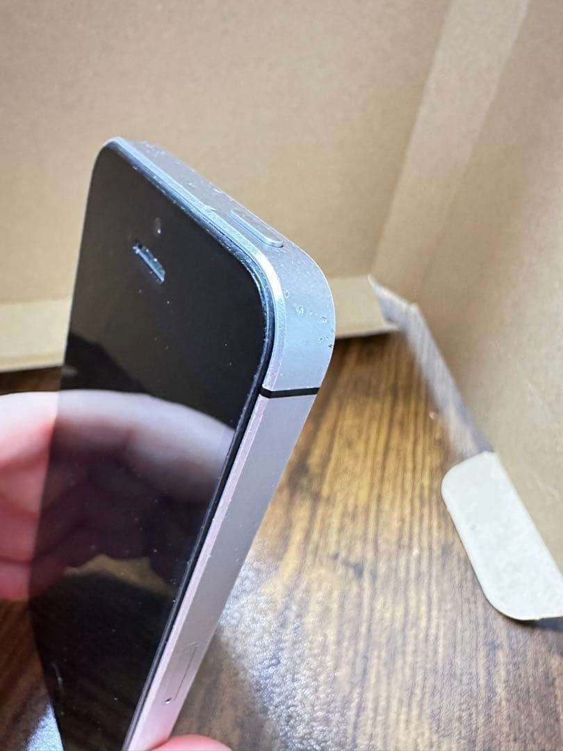 iPhone SE バッテリー86% 64GB SIMフリー